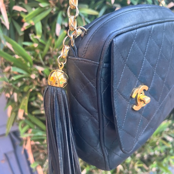 Authentic Chanel CC black lambskin quilted diagonal run lock flap camera bag - Picture 14 of 16